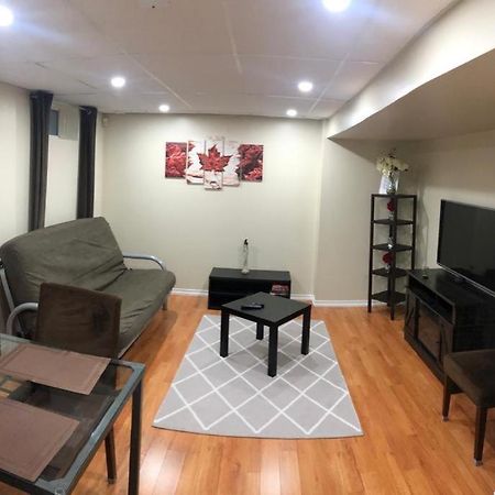 Basement Apartment In ริชมอนด์ฮิลล์ ภายนอก รูปภาพ