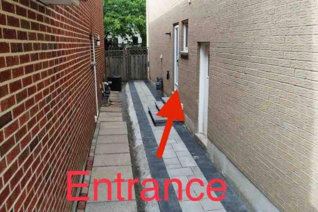 Basement Apartment In ริชมอนด์ฮิลล์ ภายนอก รูปภาพ
